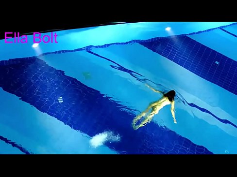 ❤️ Ùn possu micca piantà di fighjulà, ghjovana bionda catturata nuda in piscina ELLA BOLT ️ Pornu di qualità à co.teencumpot.ru