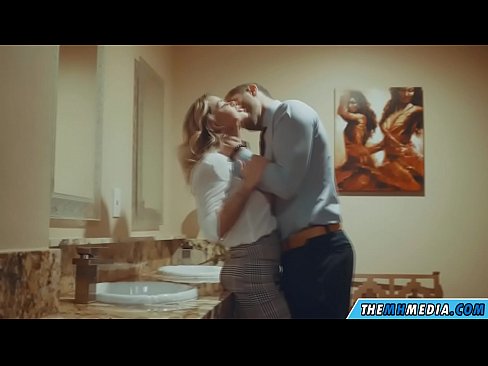 ❤️ Quandu una bionda tettona ti seduce in un bagnu publicu ️ Pornu di qualità à co.teencumpot.ru